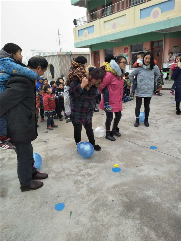 阜余幼儿园期末汇报展示2.jpg