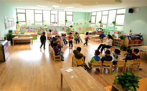 幼儿园师范学校分析幼儿园老师管理课程的程序是什么